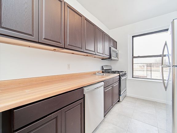 4th image of 64 Hillside Ave APT 2T