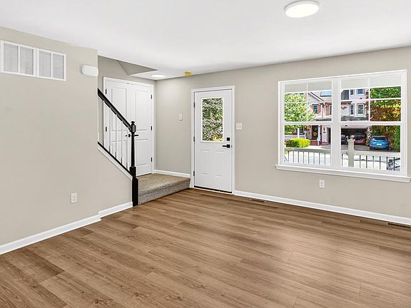 4th image of 223 Liverpool Ave