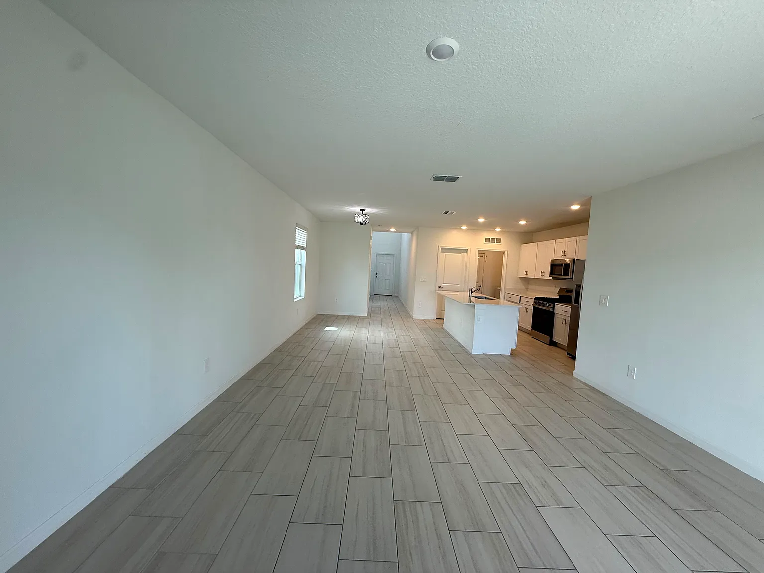 5 bed, 2.5 bath, 2389 sqft, $2,699 — Photo 4