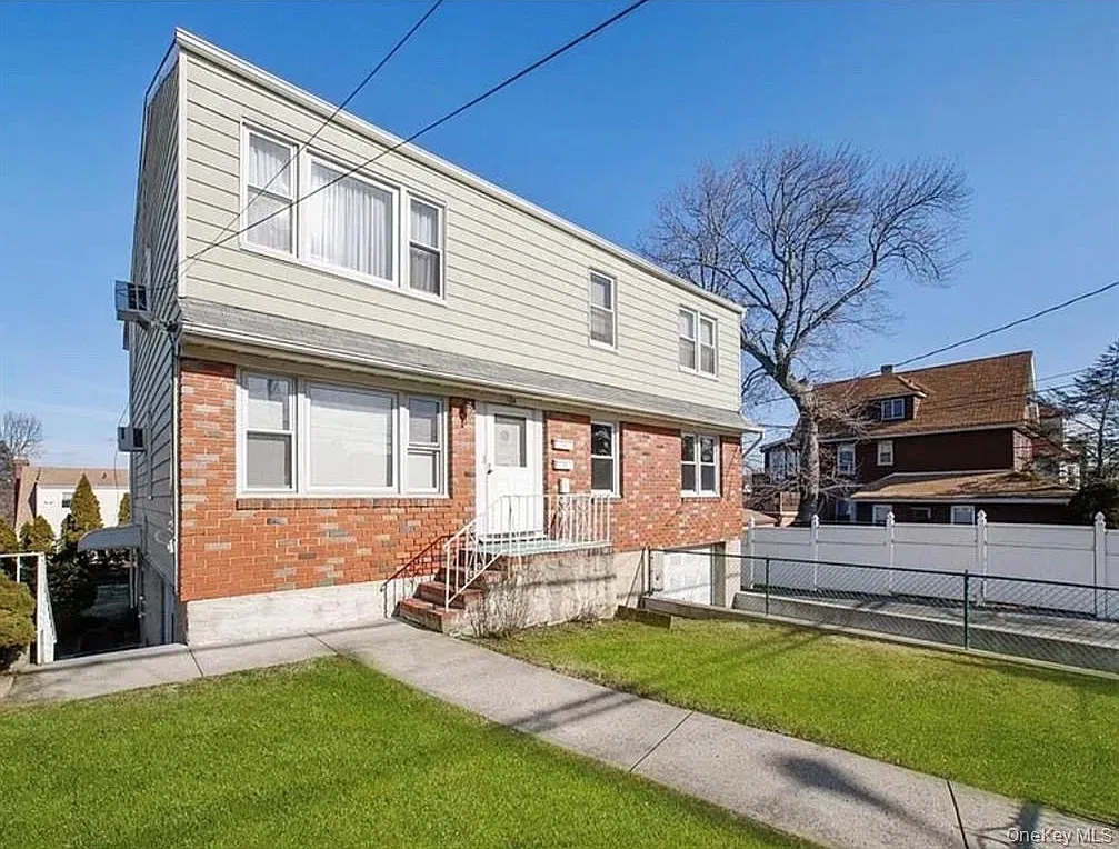3 bed, 1.0 bath, 1500 sqft, $3,500 — Photo 1