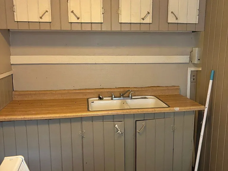 121 Wells St — Photo 10