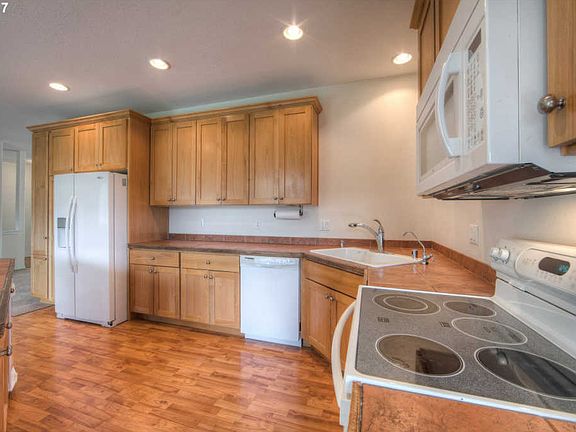 5th image of 11807 SE McGillivray Blvd