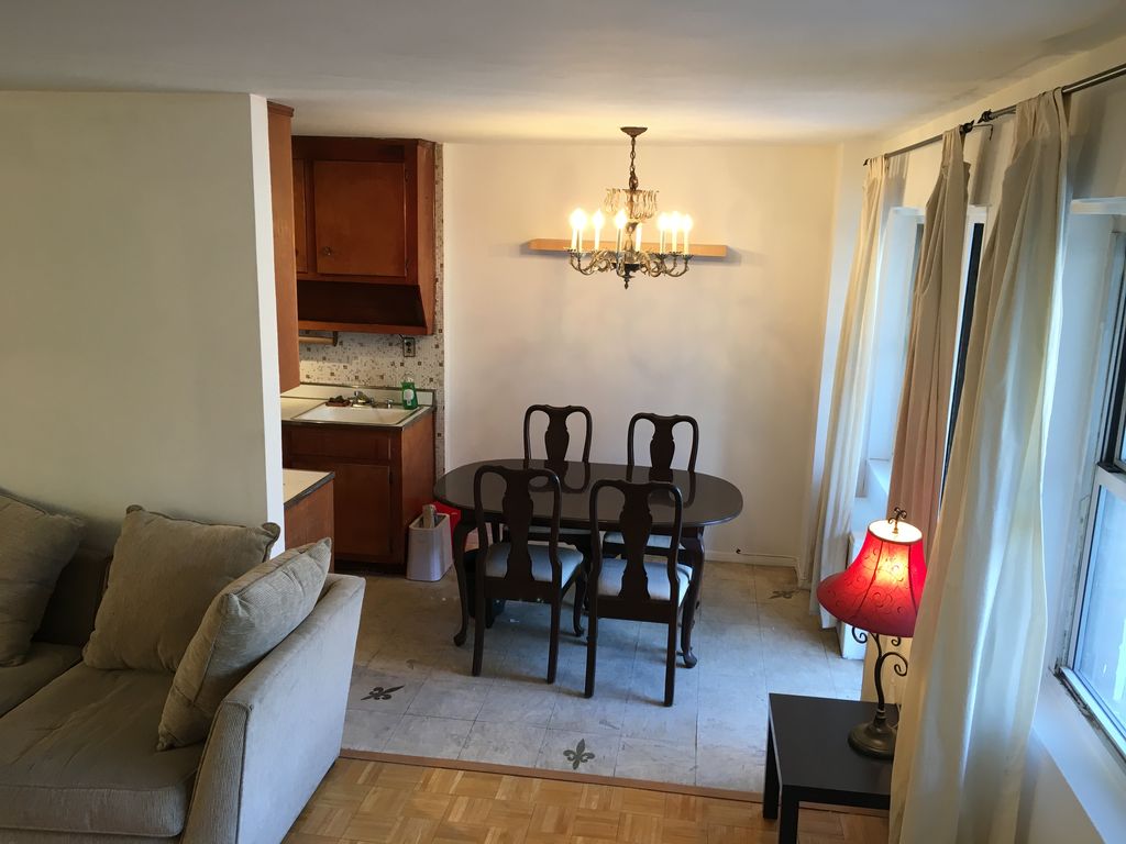 2 Bed 1 Bath Property, New York • 900 Sq Ft
