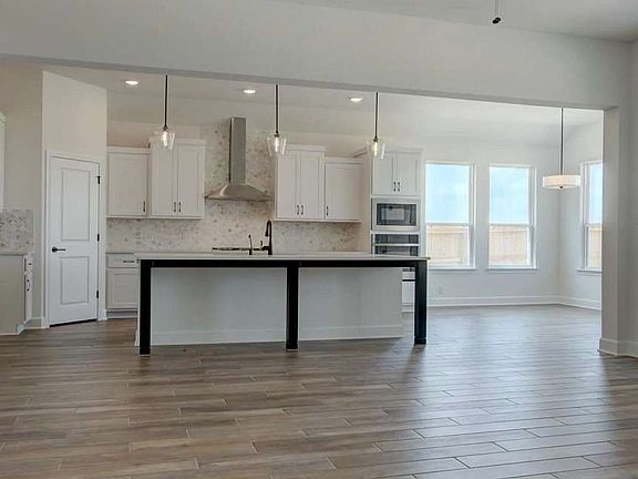 Megan s Landing - Ellington Interior Image 4