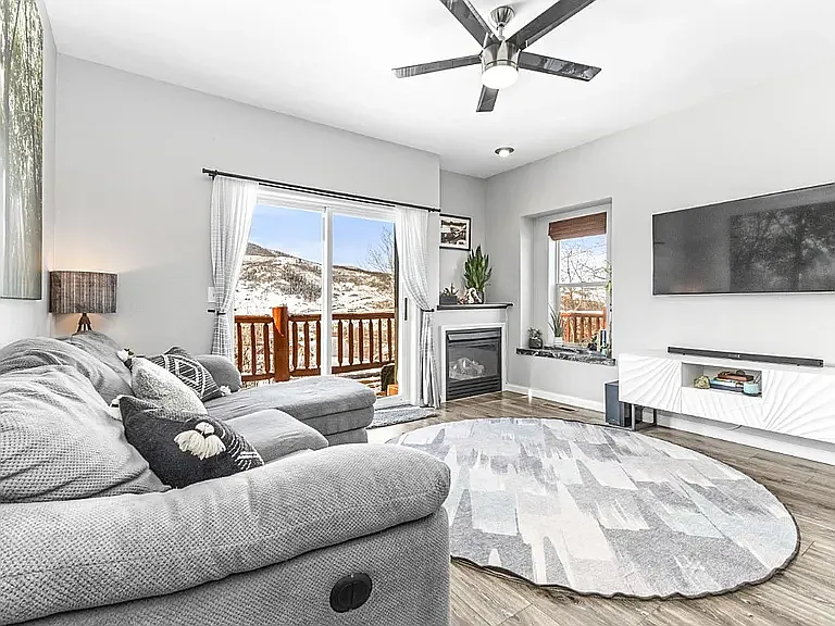 523 Eaglepointe Ct #1 — Photo 5