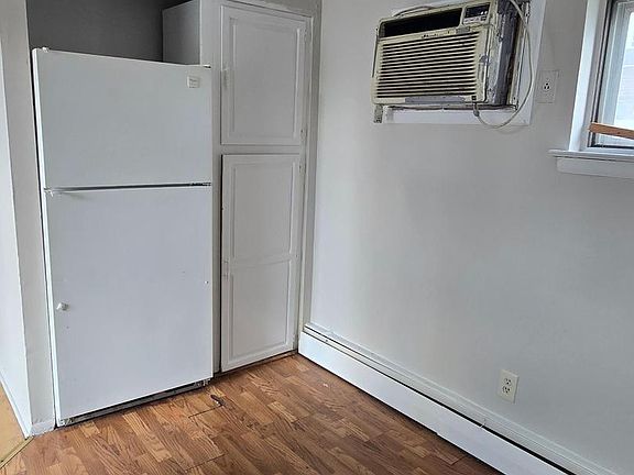 4th image of 6410 Everett Ave