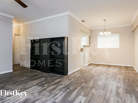 4th image of 1078 NE 157th St