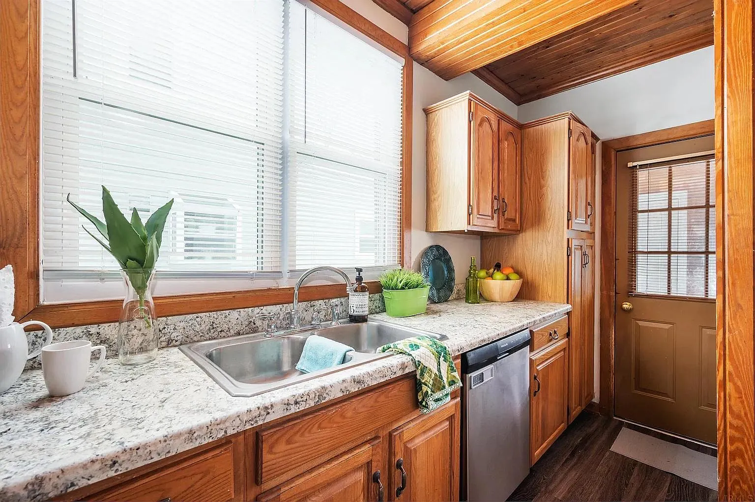 5 bed, 1818 sqft, $2,300 — Photo 4