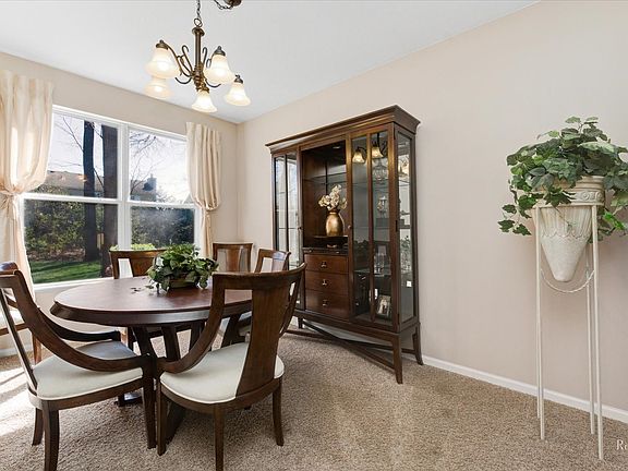 5th image of 2920 Plantation Dr