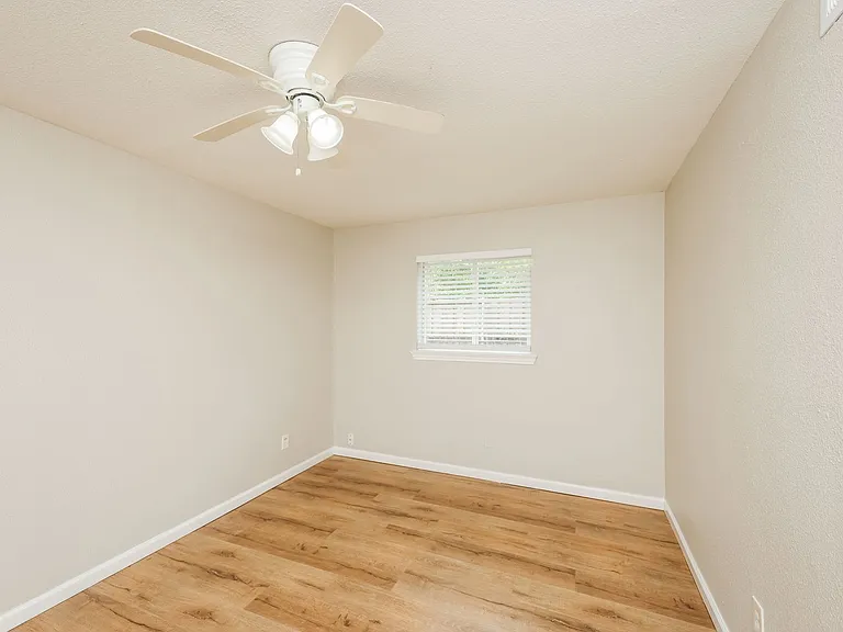 Reiger Park Apartments — Photo 19