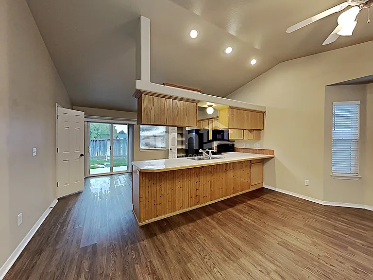 1205 Gold Creek Dr — Photo 5