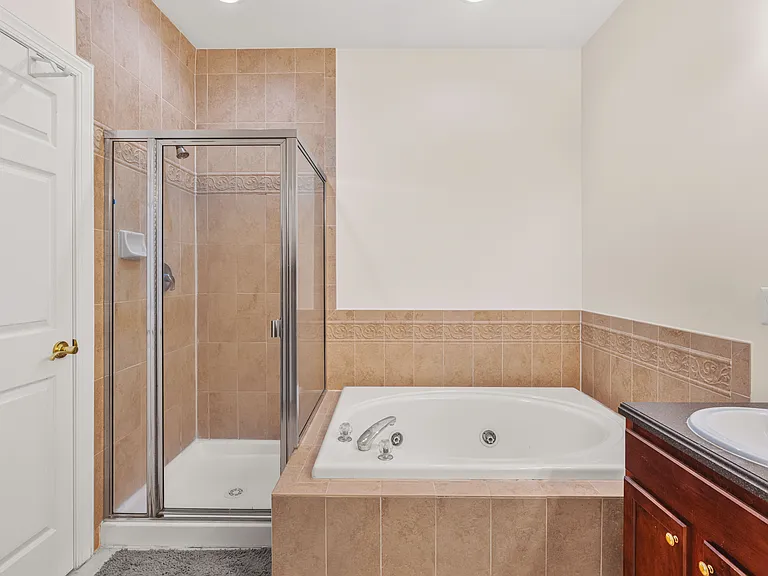 102 Burnet Cres #102 — Photo 45