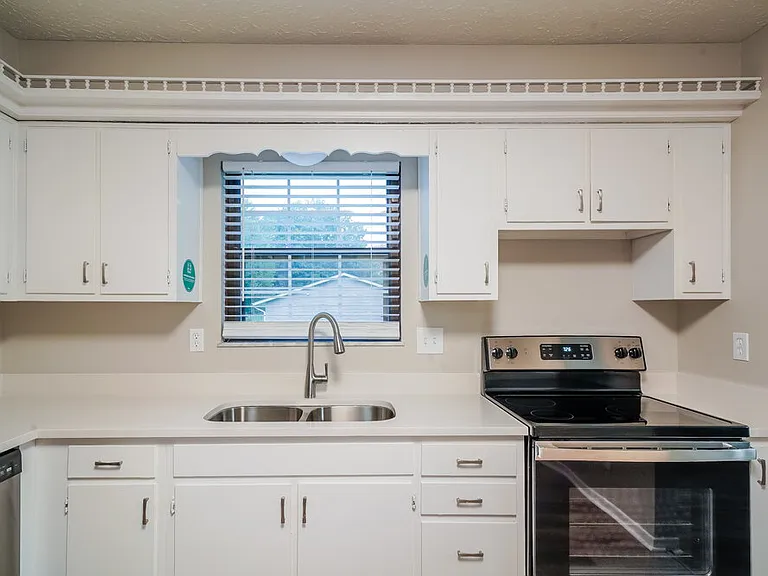 3420 Wedgewood Dr — Photo 9