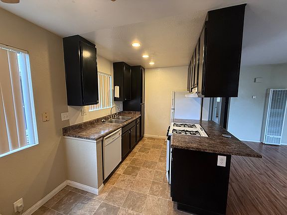 5th image of 12369 Lakeshore Dr