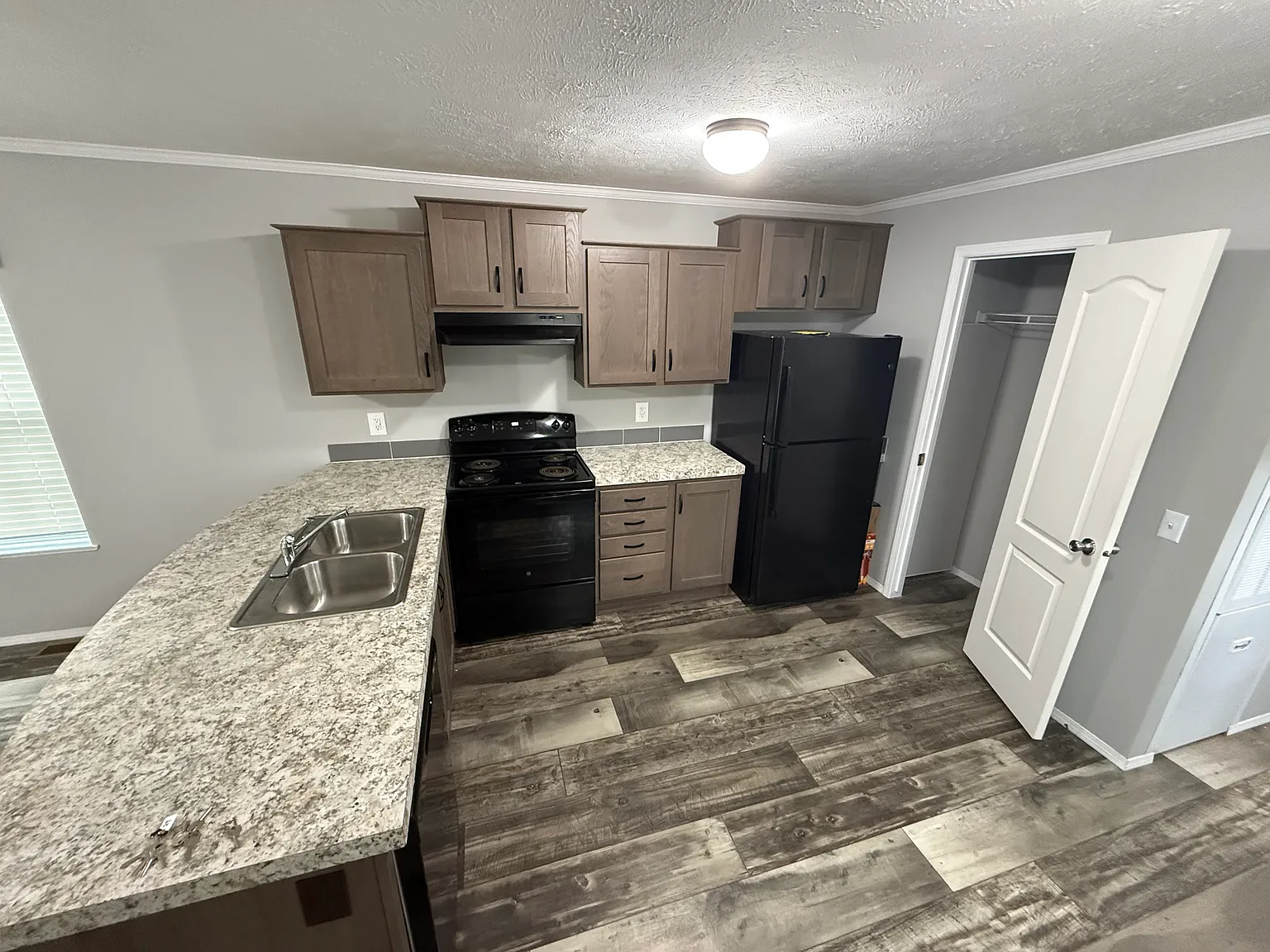 2 bed, 640 sqft, $1,100 — Photo 3