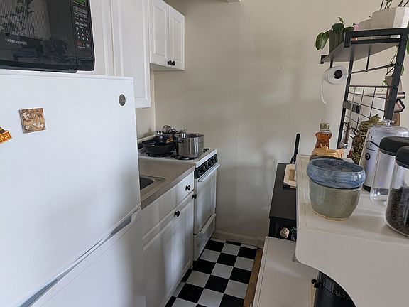 3rd image of 118 W 83rd St APT 4A