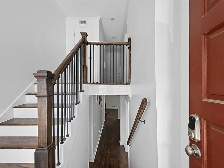 1744 Woodcliff Pl — Photo 3
