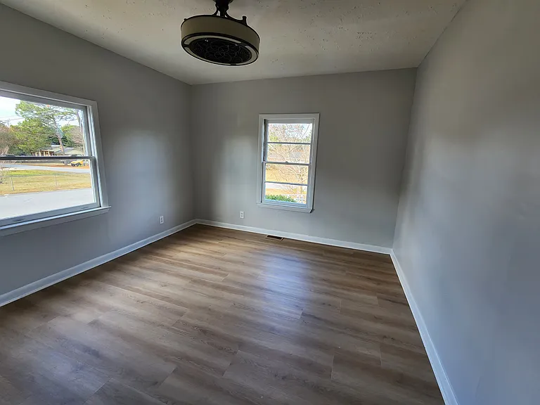 230 Vineland Dr — Photo 14