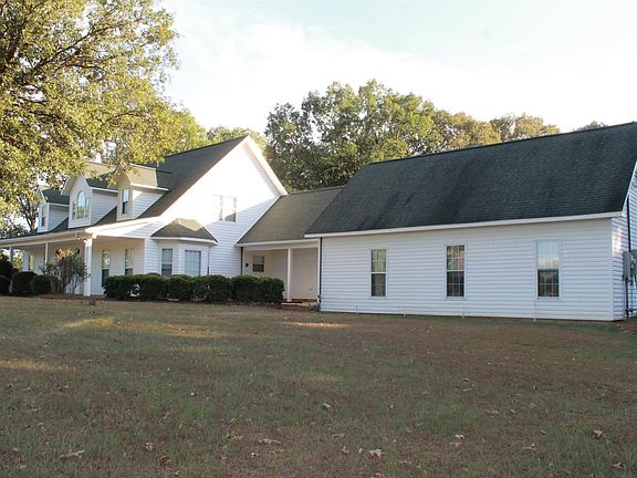 3rd image of 410 McLelland Rd
