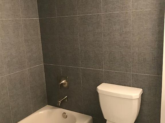 4th image of 801 NE 28th St APT 103