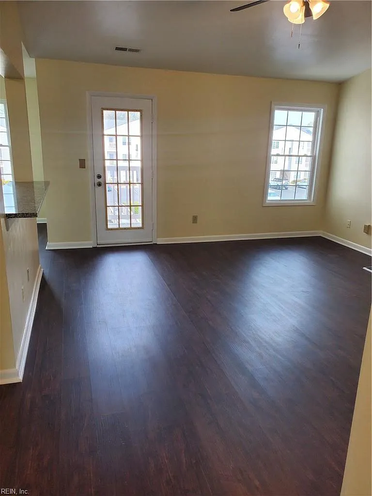 1893 Chantilly CT — Photo 4
