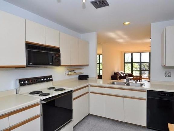 3rd image of 4517 W Westchester Sq #4517