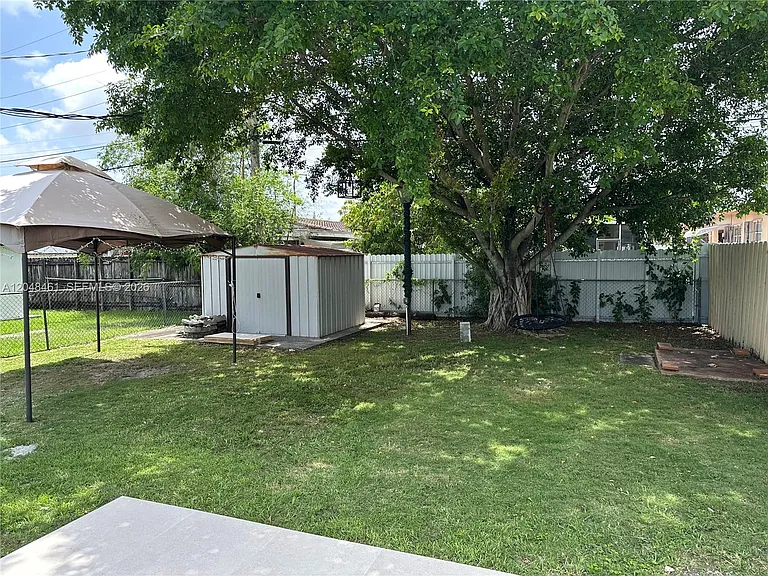 400 NW 61st Ave — Photo 17