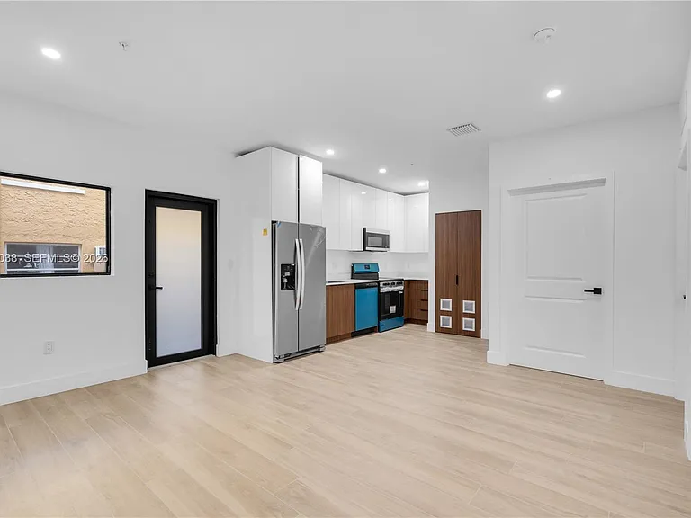 1037 NW 2nd St #3A — Photo 3