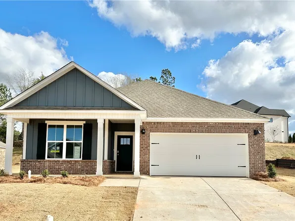 2516 Farmville Lakes Dr, Auburn, AL 36830