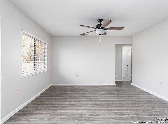 5th image of 12418 Trailing Oaks St