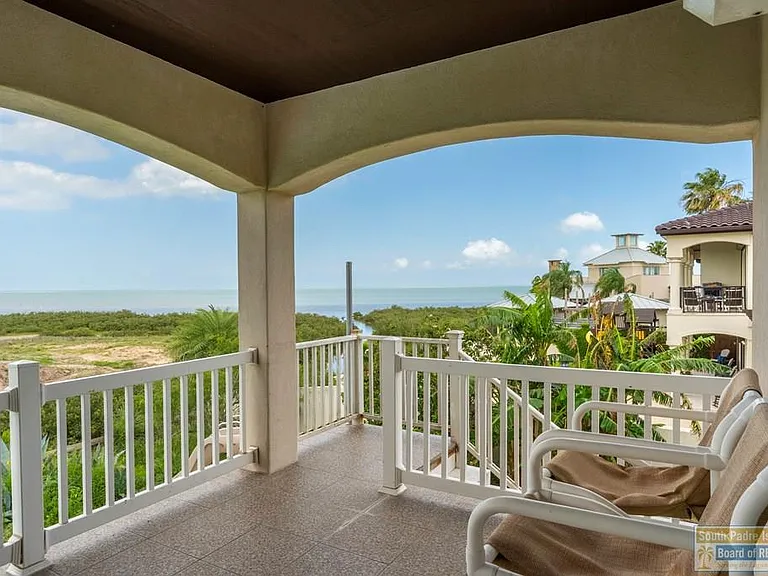133 Oleander Dr — Photo 41