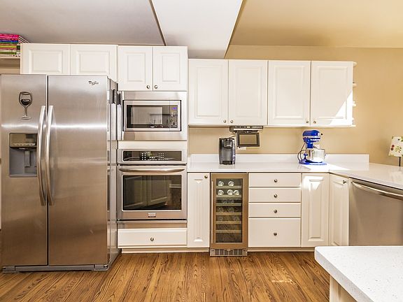 5th image of 401 W Sheridan Pl