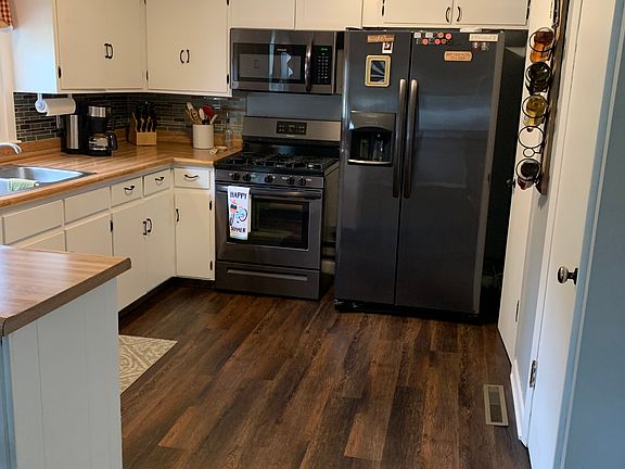 2nd image of 10 Windemere Dr