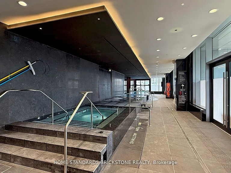 11 Yorkville Ave #6305 — Photo 35