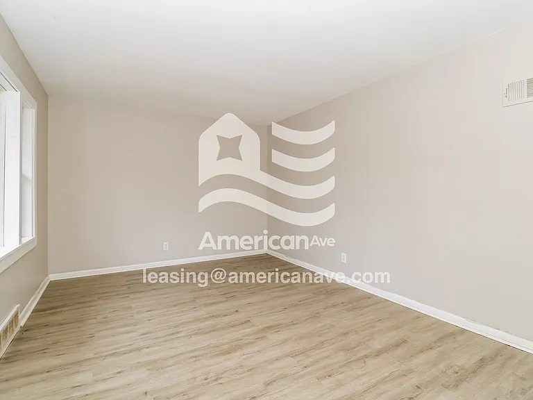 699566_003_living_room_3.jpg