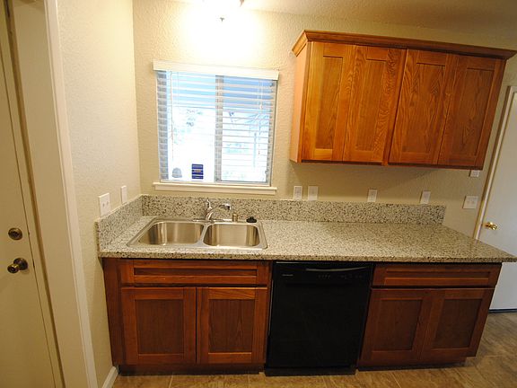 5th image of 7970 Oak Ave