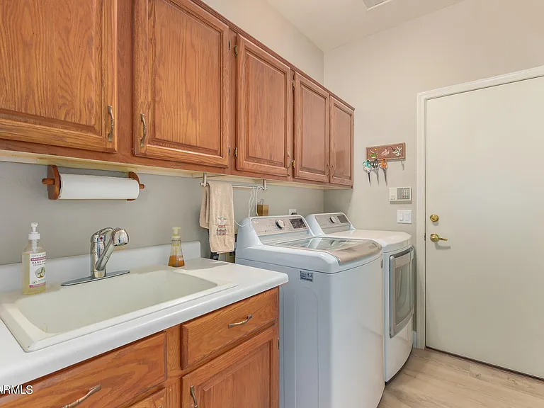 9386 E Southwind Ln — Photo 26