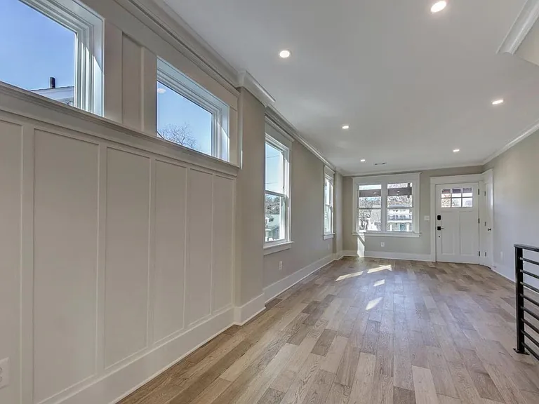 1435 Jackson St NE — Photo 9