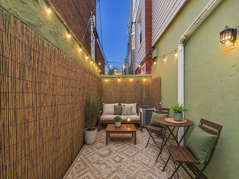 2623 Swain St — Photo 10