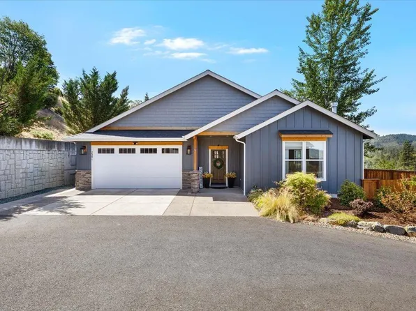 2391 Robertson Crst, Grants Pass, OR 97527