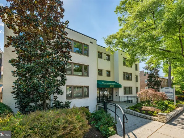 4840 Macarthur Blvd NW #402, Washington, DC 20007