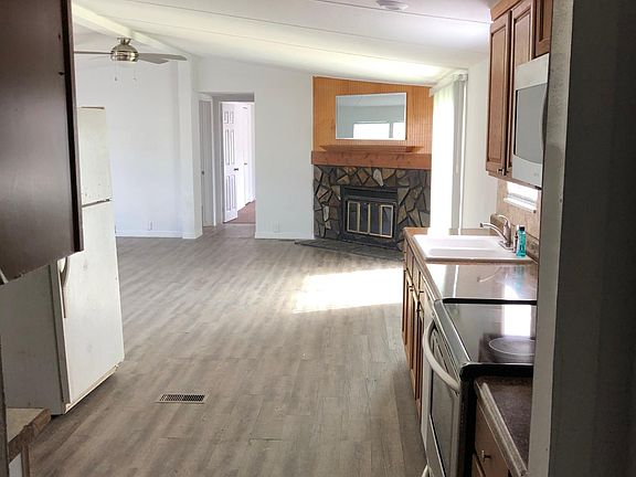 2nd image of 4613 Dunkeld Ave