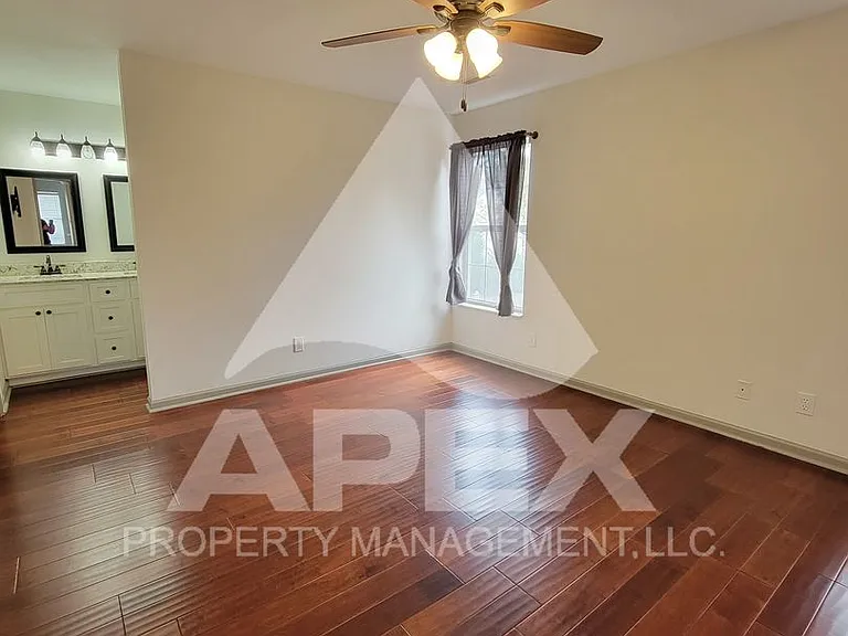 8140 Faircrest Ln — Photo 11