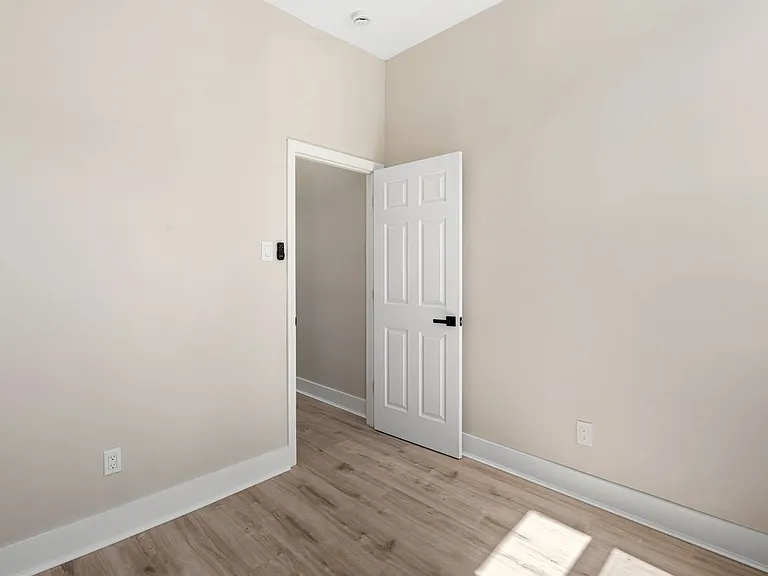 343 Ella St — Photo 9