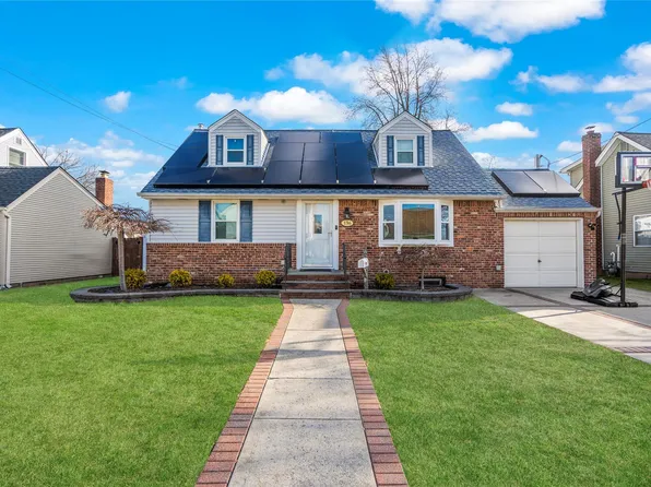 136 E Zoranne Drive, Farmingdale, NY 11735