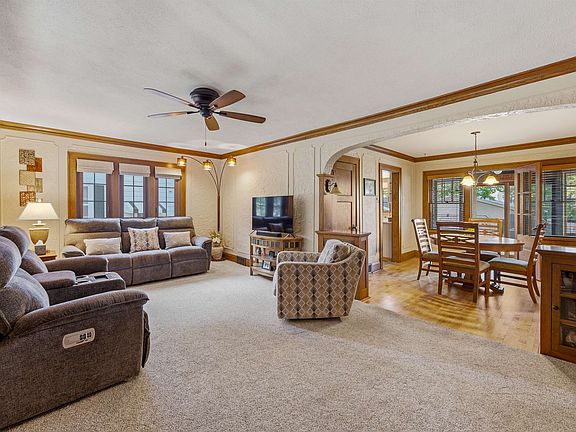 2nd image of 440 Ruggles St