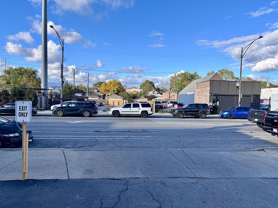 1st image of 3534 W 63rd St