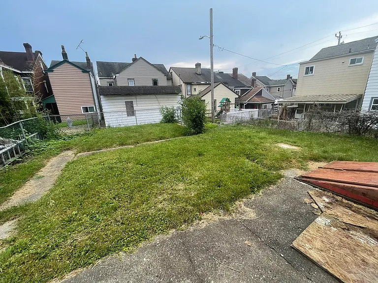 1909 Chapman St — Photo 10