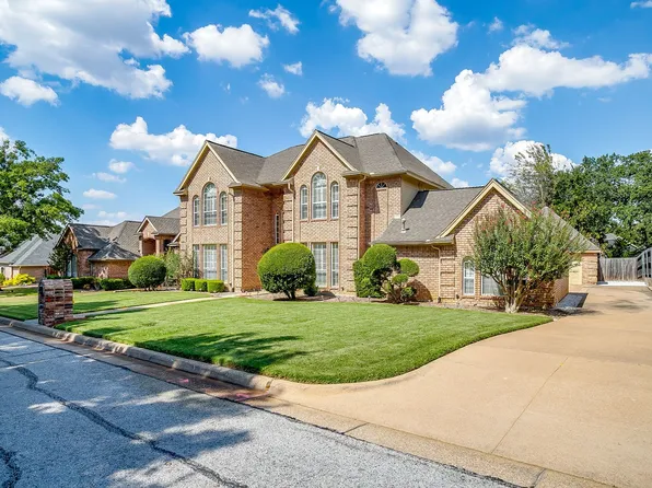 2801 Pomponessett Dr, Arlington, TX 76001