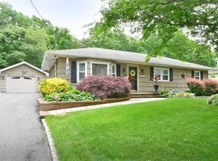 45 Syracuse Ave, Medford, NY 11763
